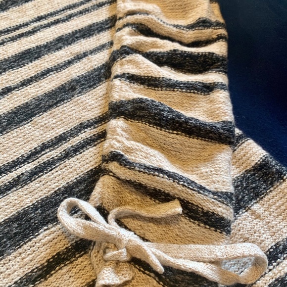 Rouched sleeve sweater - Picture 5 of 6